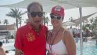 منى فاروق تحذف صورها مع محمد السبكي.. هل "المايوه" السبب؟