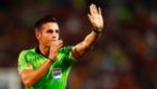 الدوري المصري.. الكشف عن طاقم تحكيم مباراة الأهلي وبيراميدز