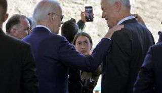 الرئيس الأمريكي مع وزير دفاع إسرائيل جانتس