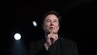 إيلون ماسك يشكك في أول صورة ملونة للكون: "محاولة جيدة من ناسا"