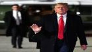 وفاة زوجة ترامب السابقة تؤجل إفادته في "قضية احتيال"