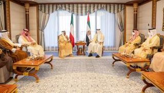 الشيخ محمد بن زايد آل نهيان  رئيس دولة الإمارات يلتقي ولي عهد الكويت