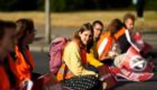 تغير المناخ.. احتجاجات "جنونية" لأنصار البيئة في ألمانيا