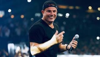 المغني المصري عمرو دياب