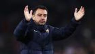 فريق بلا مدرب.. تشافي يضع برشلونة في موقف محرج