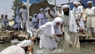 صابئة العراق يمارسون طقوس التعميد في عيد الكرصة