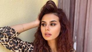 الفنانة منة عرفة