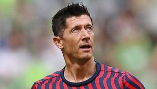 روبرت ليفاندوفسكي مهاجم برشلونة الجديد