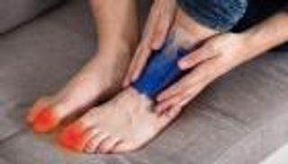 النقرس يهاجم فجأة.. 5 أسباب و3 نصائح للوقاية