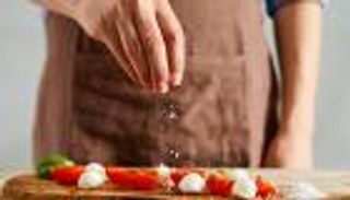 الملح "طريق سريع" للوفاة المبكرة.. دراسة تكشف الأسباب