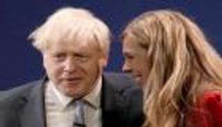 جونسون يقيم حفل وداع لمغادرة منصبه.. والزفاف "مؤجل"