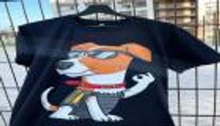 "باترون" يجتاح كييف.. لماذا يشتري الأوكرانيون ملابس تحمل صورة كلب؟