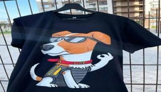 صورة للأزياء المنتشرة في أوكرانيا والتي يظهر عليها صورة للكلب باترون