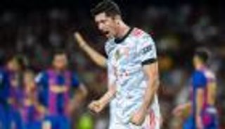 أسطورة برشلونة يذكر ريال مدريد بليلة ليفاندوفسكي المريرة