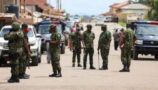 ضباط بالجيش النيجيري - رويترز