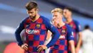 صفقات برشلونة.. أزمة جديدة تهدد خطة ترميم الدفاع