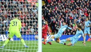 محمد صلاح يسجل هدفه ضد مانشستر سيتي الموسم الماضي