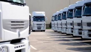 شاحنات تركية بأحد الموانئ بانتظار التصدير