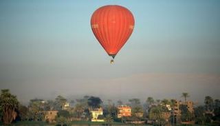 بالون طائر في الأقصر المصرية- أرشيفية