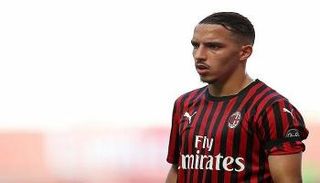 إسماعيل بن ناصر لاعب وسط ميلان