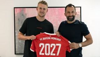 ماتياس دي ليخت بقميص البايرن 