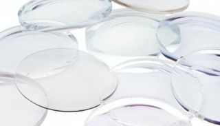 العدسات الجديدة تحمل المادة الدوائية وتتحلل في العين