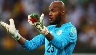 رايس مبولحي حارس مرمى منتخب الجزائر