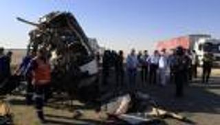 مقتل 22 شخصا وإصابة العشرات في حادث مروري مروّع بمصر (صور)