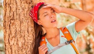 فتاة مصابة بحالة إجهاد حراري