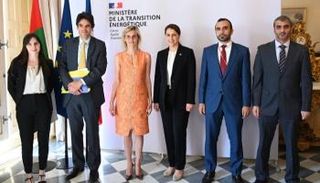 الإمارات وفرنسا يتطلعان لتسريع التعاون في قطاع الطاقة النظيفة
