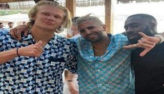 رياض محرز وهالاند لاعبا مانشستر سيتي