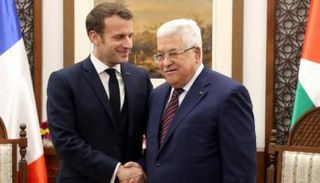 محمود عباس وإيمانويل ماكرون