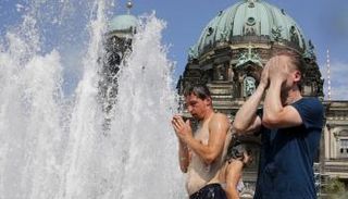 نوافير المياه ملاذ الألمان للهروب من الحر