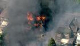 موجة حرائق تضرب لندن وسط درجات حرارة غير مسبوقة (صور)