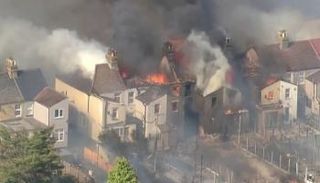 حرائق لندن الثلاثاء الأكبر منذ الحرب العالمية الثانية