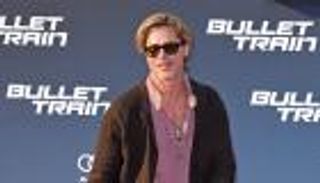 براد بيت "مش لابس بنطلون ليه؟".. السر في "Bullet Train"