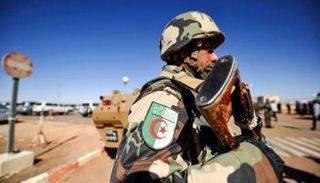 أحد عناصر الأمن الجزائري - أرشيفية