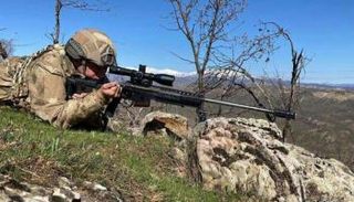 جندي تركي خلال مشاركته في إحدى العمليات العسكرية