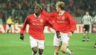 جريمة قتل.. الموت يفجع مهاجم مانشستر يونايتد السابق