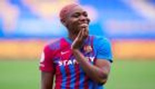 نجمة برشلونة.. من هي أسيسات أوشوالا أفضل لاعبة أفريقية 2022؟