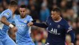 لقطة مثيرة.. محرز يتجاهل مبابي في "مهرجان الضحك" (فيديو)