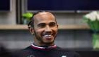 لويس هاميلتون يتحدى عقدة الأساطير في فورمولا 1