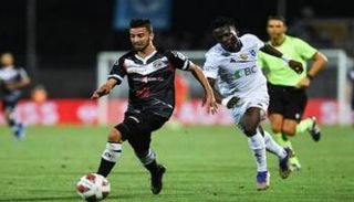 أمين عمورة لاعب لوجانو السويسري