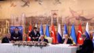 توقيع اتفاق تصدير الحبوب الأوكرانية.. انفراجة في أزمة الغذاء العالمية (صور)