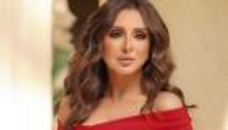 أنغام في المصيف.. قُبْلة ولمّة وابتسامة (صور)