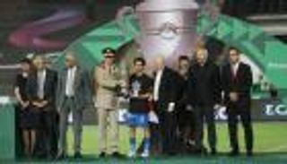 قائدان و4 أعداء.. أبرز مشاهد منصة تتويج الزمالك بكأس مصر