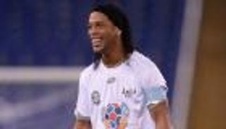حقيقة تعاقد الهلال السعودي مع رونالدينيو