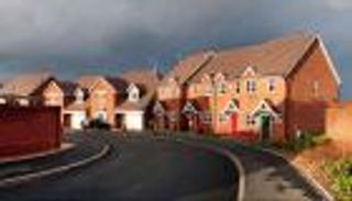 التغير المناخي يفرض قواعد جديدة لبناء المنازل في بريطانيا