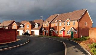 حملات بريطانية لتحديث المنازل في مواجهة موجات الحر