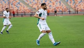 آدم زرقان لاعب منتخب الجزائر